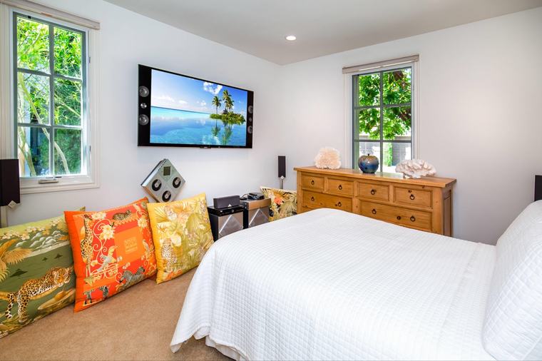 Secondary bedroom and media wall