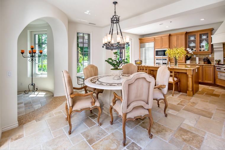 Dining alcove and arched opening